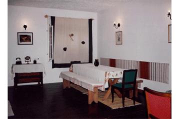 Hungrie Privát Atkár, Extérieur